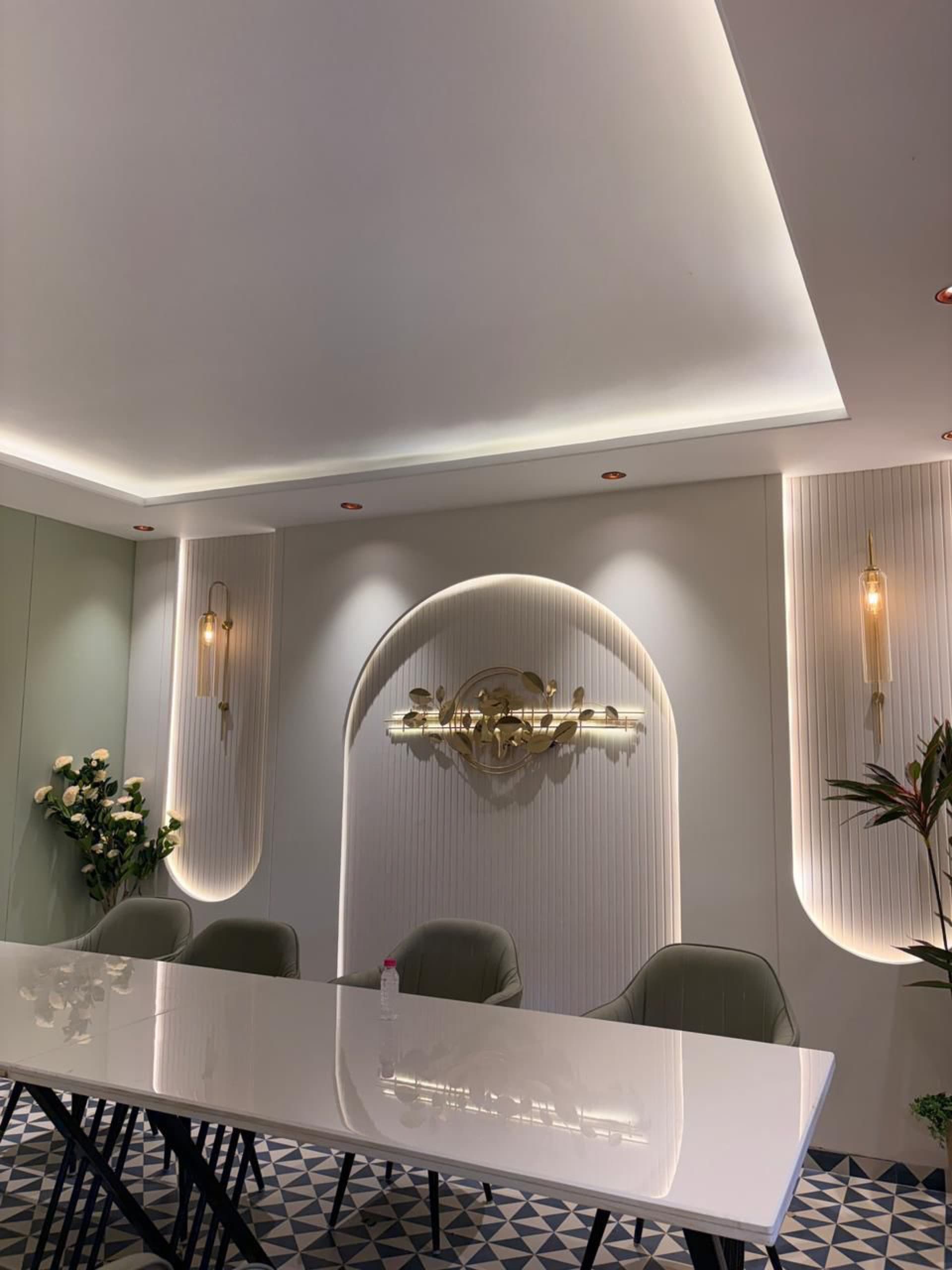 Arch feature wall interior at Mangalam Hotel