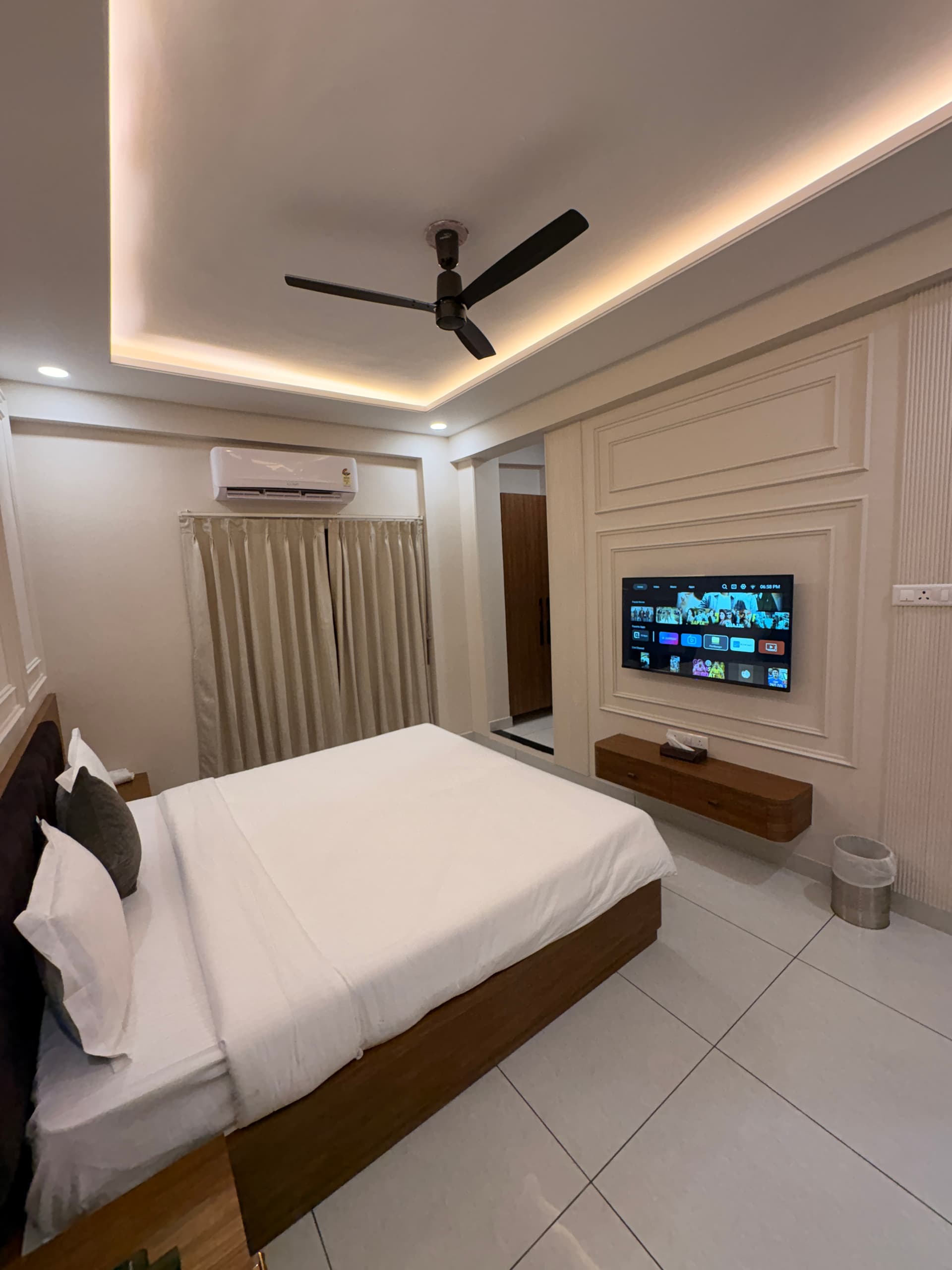 Delux AC Room Interior at Mangalam Hotel NH52